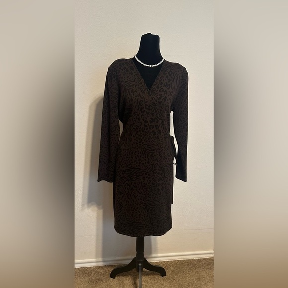 Nina Leonard Dresses & Skirts - Nina Leonard Chocolate Animal Print Long Sleeve Dress